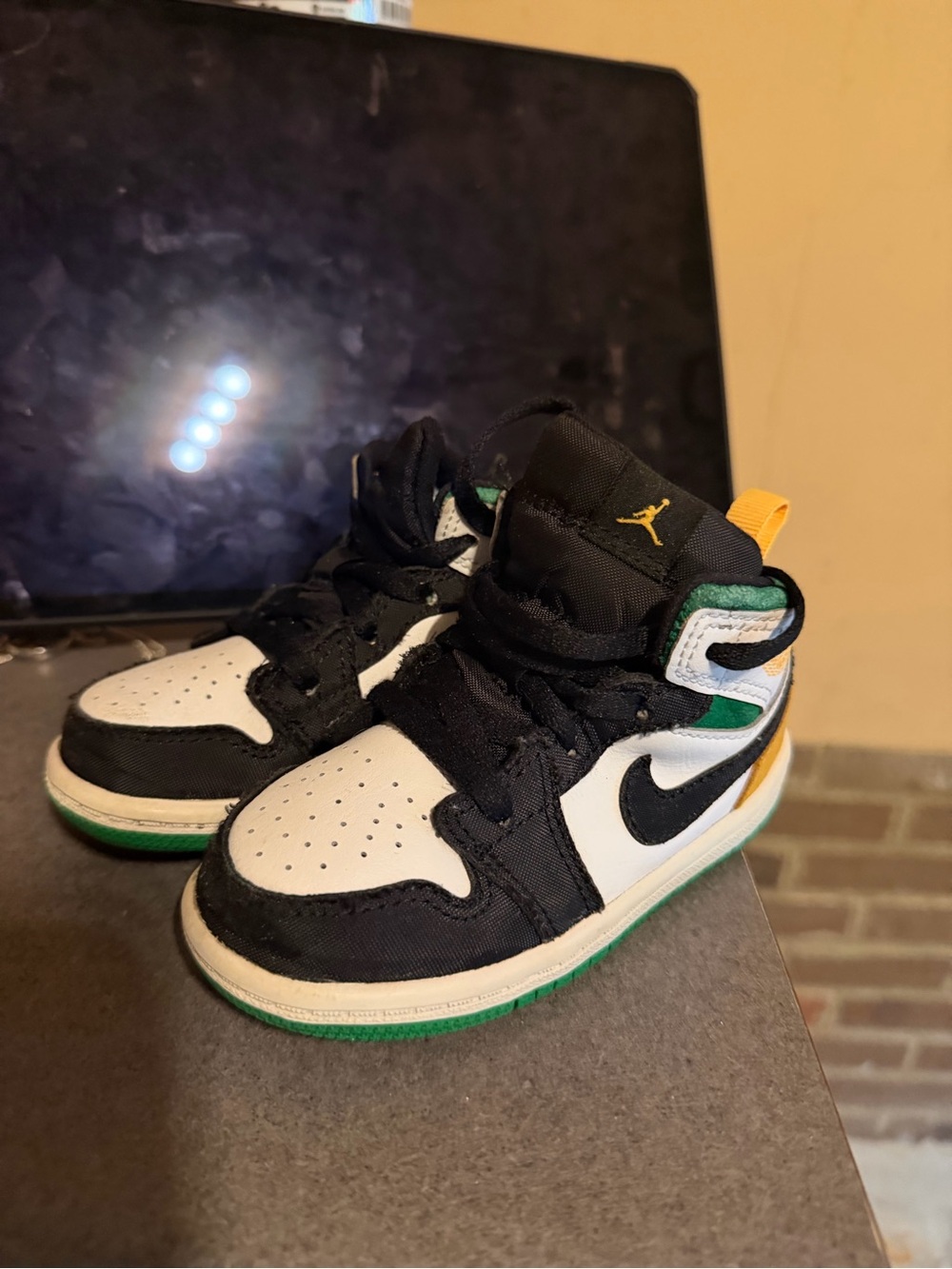 Nike Kids Jordan 1 (size 7c)